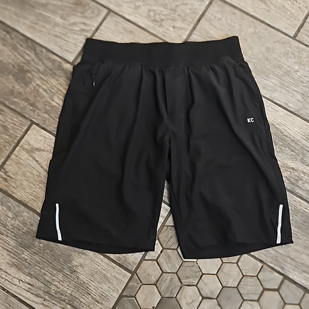 Kenneth Cole shorts size small
